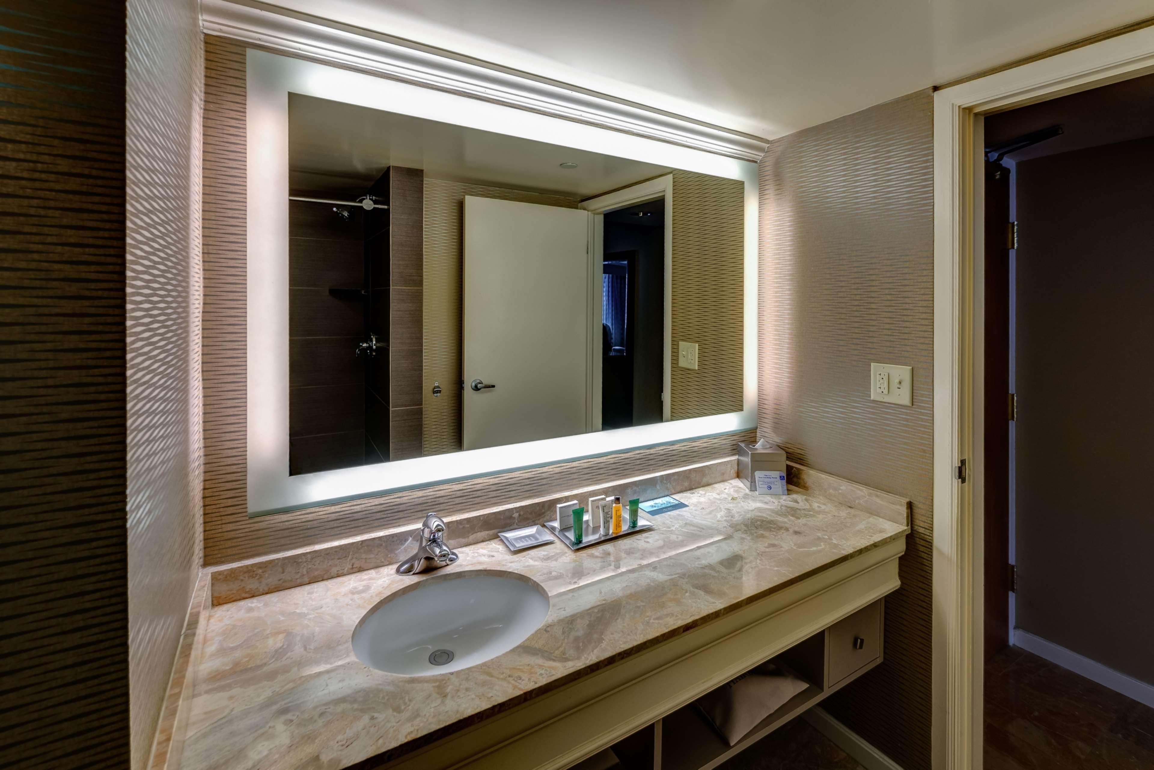 Doubletree By Hilton Akron Фэр-Лон Экстерьер фото