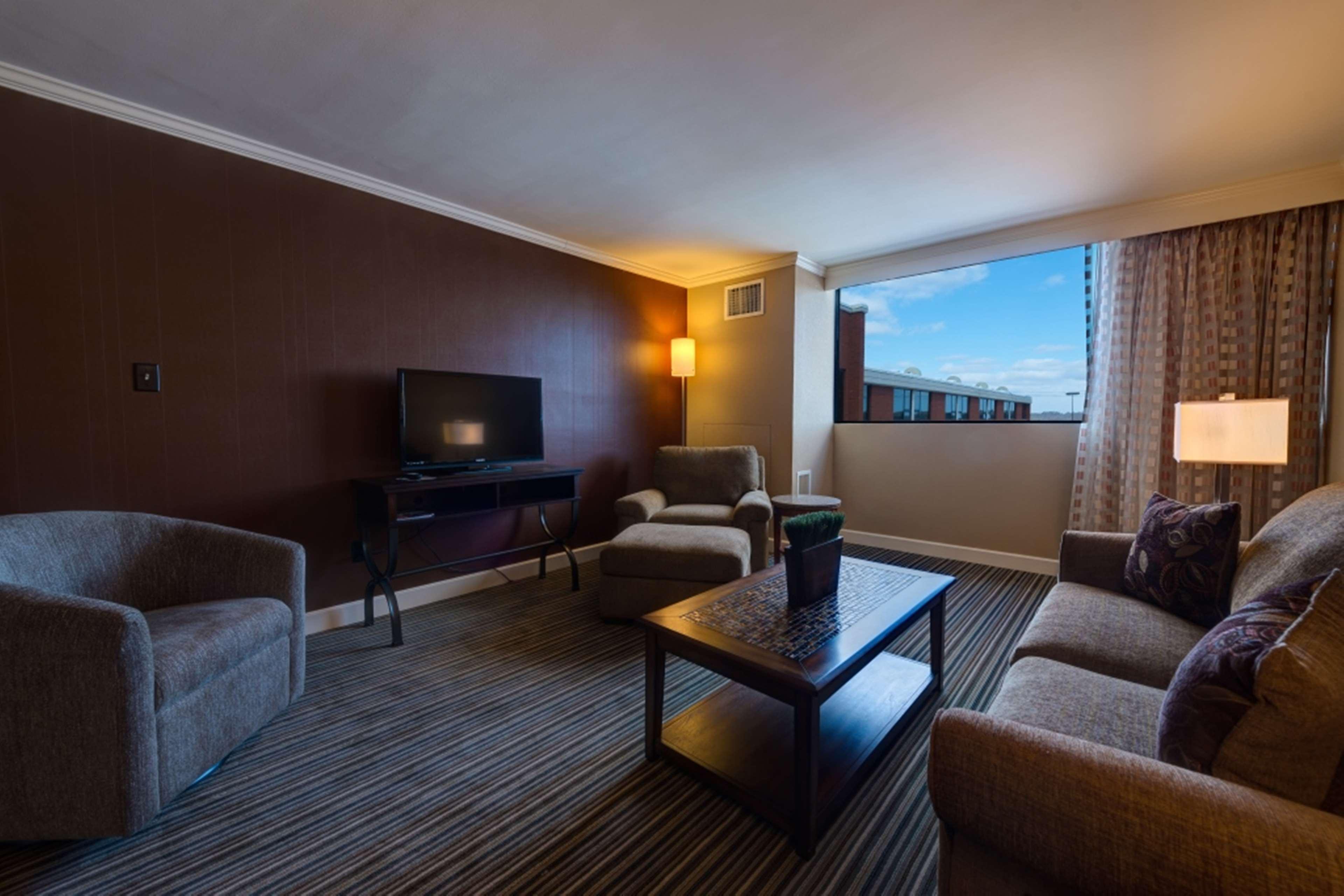 Doubletree By Hilton Akron Фэр-Лон Экстерьер фото
