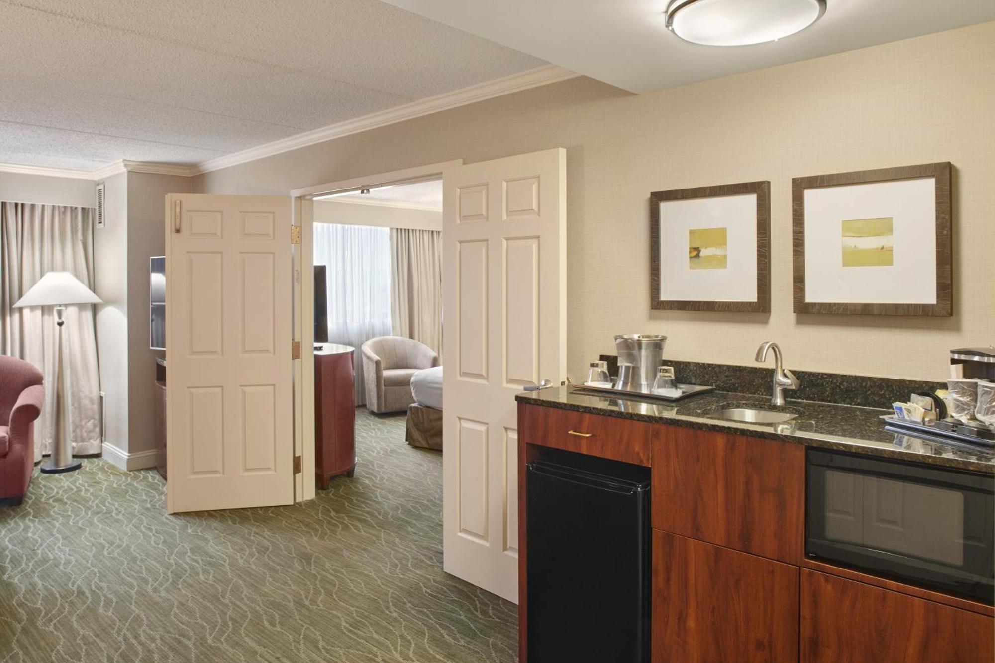 Doubletree By Hilton Akron Фэр-Лон Экстерьер фото